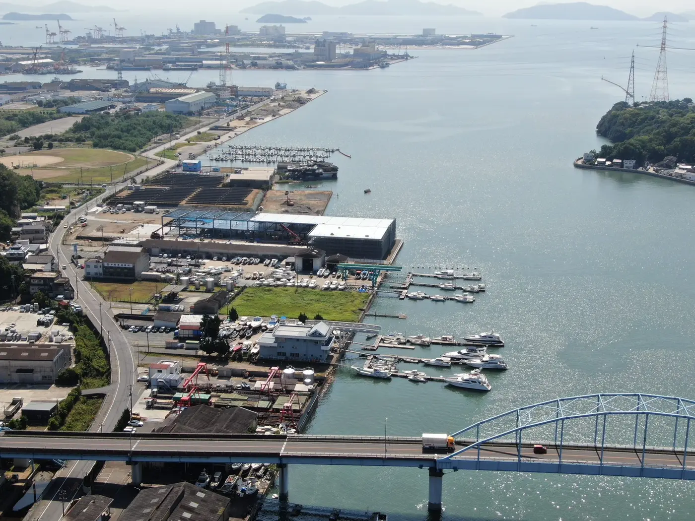 玉島港周辺とオバタマリーナの航空写真