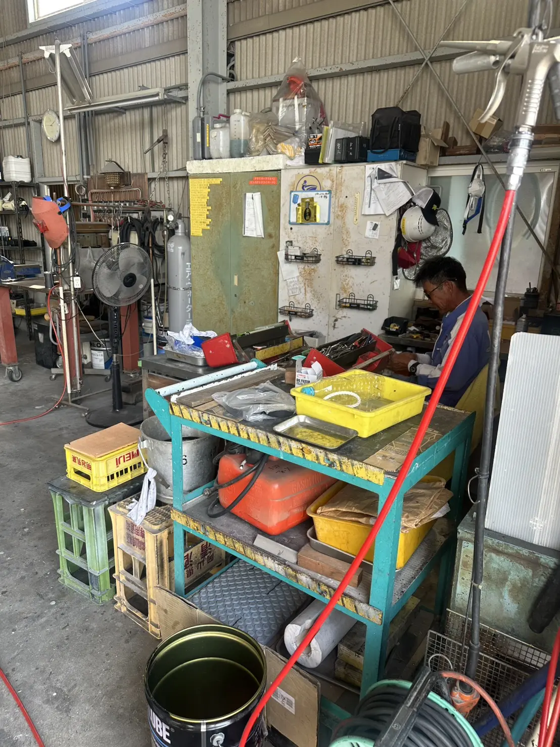 オバタマリーナ中型整備工場で行う部品整備作業