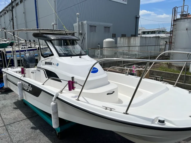 Sea-Style1号艇の広々とした前部デッキ