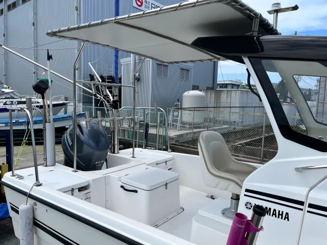 Sea-Style1号艇の後部デッキと115馬力船外機