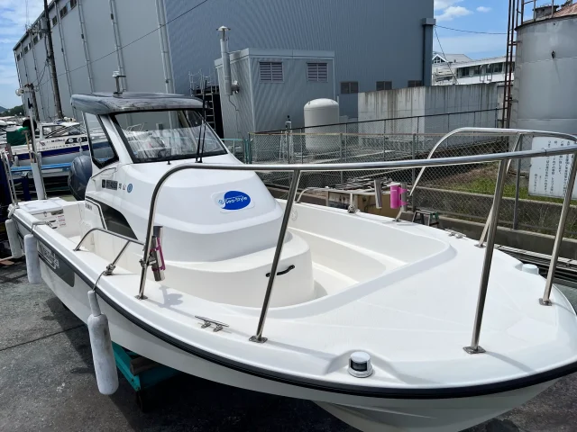 Sea-Style2号艇の広々とした前部デッキ